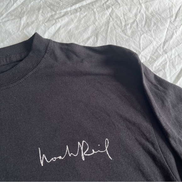 Schitt's Creek Patrick (Noah Reid) Limited Edition Tour Shirt NWOT Size MED - Picture 4 of 13